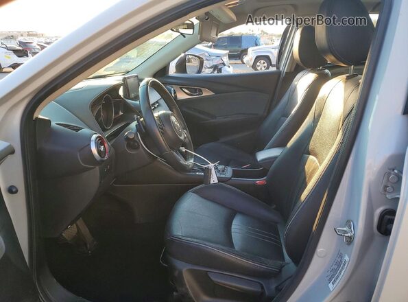 JM1DKFD76K1457723 2019 MAZDA CX-3 Gray Front interior view