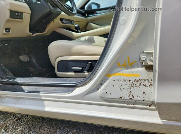 JM1GL1TY7J1301101 2018 MAZDA 6 White Vista del compartimento del motor