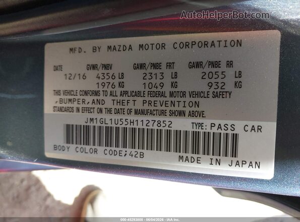 JM1GL1U55H1127852 2017 MAZDA 6 Blue Widok komory silnika