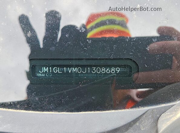 JM1GL1VM0J1308689 2018 MAZDA 6 Gray Widok komory silnika