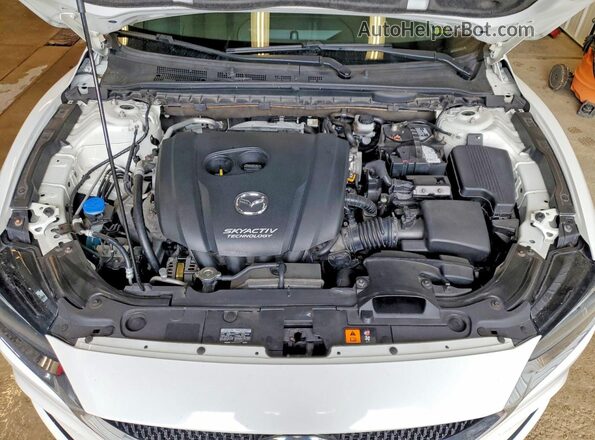 JM1GL1VM3J1323414 2018 MAZDA 6 White Vista interior trasera