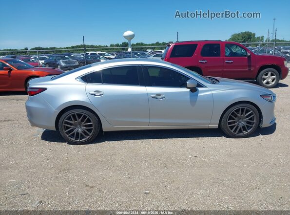 JM1GL1XY6J1319566 2018 MAZDA 6 Silver Widok wnętrza z tyłu