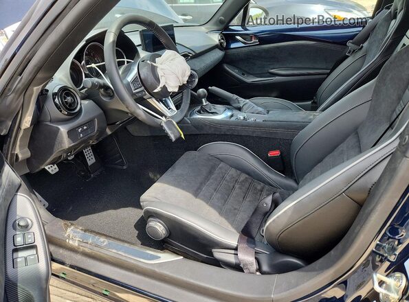 JM1NDAC71T0701417 2026 MAZDA MX-5 Blue Front interior view