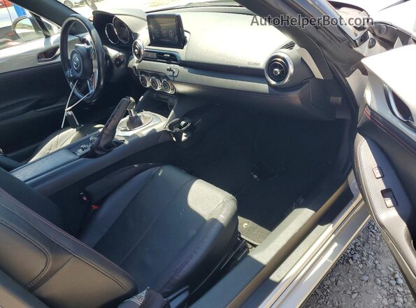 JM1NDAD75J0203877 2018 MAZDA MX-5 White Առջևի վահանակի տեսք