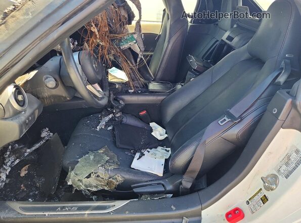 JM1NDAD78K0303683 2019 MAZDA MX-5 White Front interior view