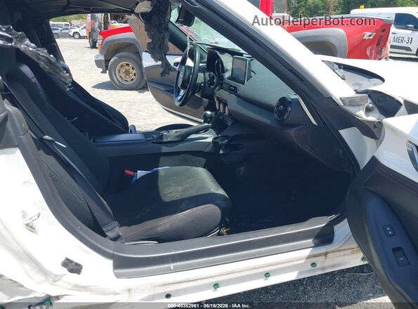 JM1NDAL72H0105045 2017 MAZDA MIATA White Widok wnętrza z przodu