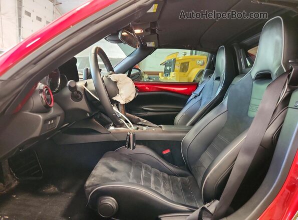 JM1NDAL7XP0556514 2023 MAZDA MX-5 Red Front interior view