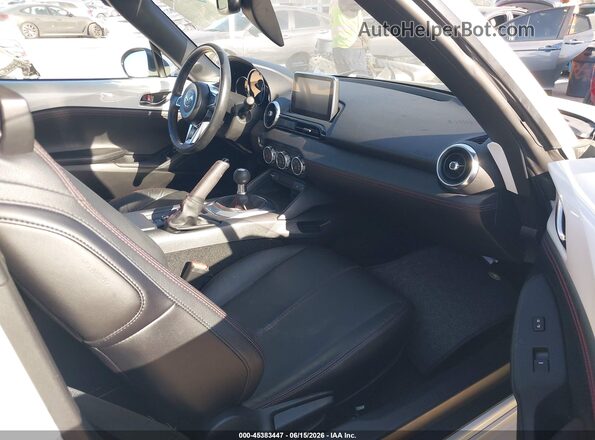 JM1NDAM73H0104906 2017 MAZDA MX-5 MIATA RF White Vista interior delantera