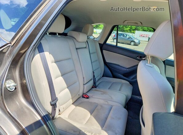 JM3KE2CYXG0886479 2016 MAZDA CX-5 Brown Widok tylnych siedzeń