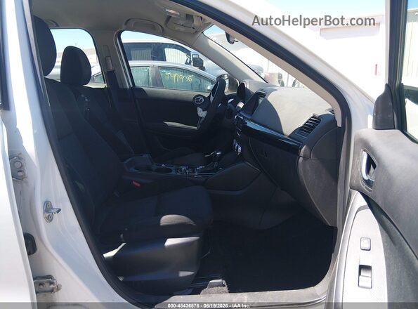 JM3KE4BYXG0828983 2016 MAZDA CX-5 White Front interior view