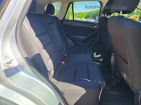 JM3KE4CY7G0617982 2016 MAZDA CX-5 Silver Widok wnętrza z tyłu