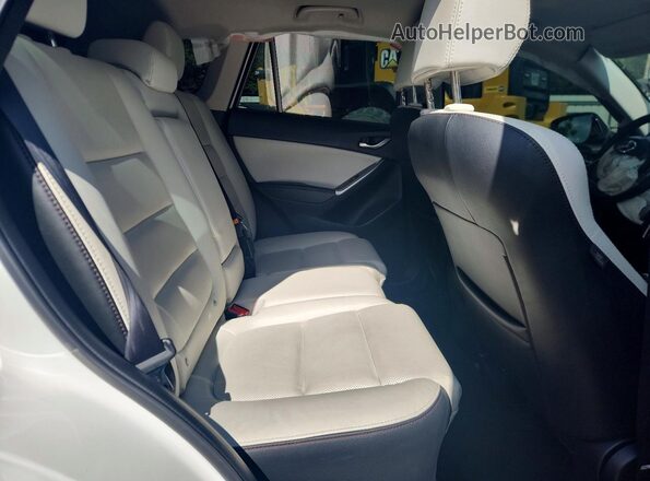JM3KE4DY1G0611366 2016 MAZDA CX-5 White Vista interior trasera