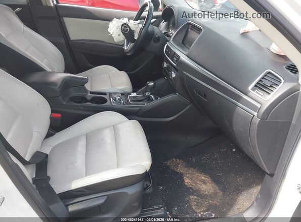 JM3KE4DY4G0609840 2016 MAZDA CX-5 White Vista interior delantera