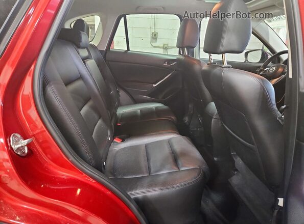 JM3KE4DY8G0823827 2016 MAZDA CX-5 Red Vista interior trasera
