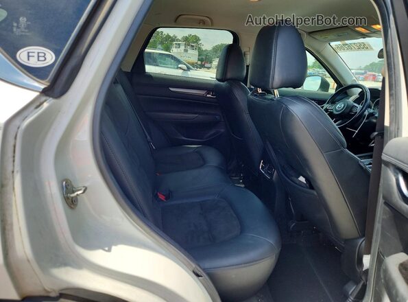 JM3KFACM3K1522282 2019 MAZDA CX-5 White Widok wnętrza z tyłu