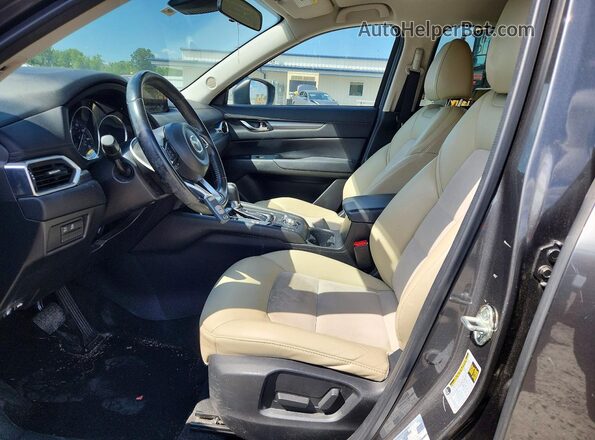 JM3KFACM8J0365580 2018 MAZDA CX-5 Gray Front interior view