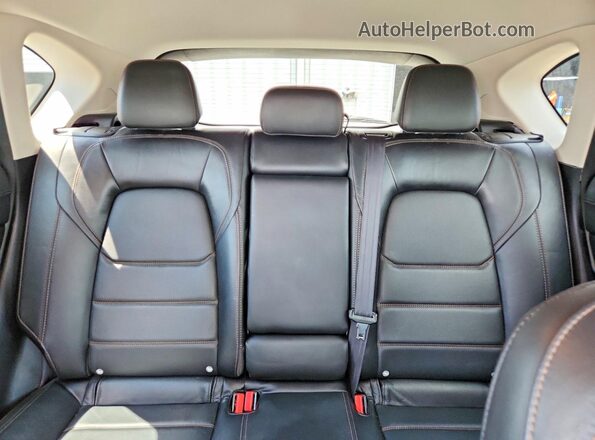 JM3KFADM4J1372177 2018 MAZDA CX-5 Red Widok tylnych siedzeń