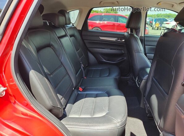 JM3KFADM4J1372177 2018 MAZDA CX-5 Red Widok wnętrza z tyłu