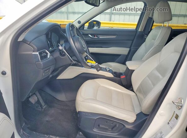 JM3KFADM7L0724323 2020 MAZDA CX-5 White Front interior view