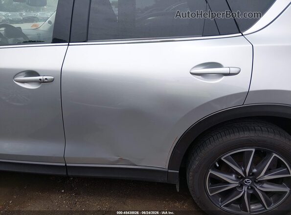 JM3KFADM9J0330741 2018 MAZDA CX-5 Silver Widok wnętrza z tyłu