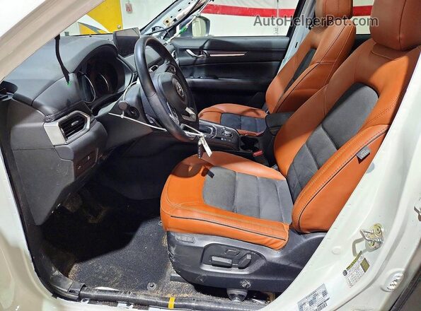 JM3KFBAY7R0403923 2024 MAZDA CX-5 White Вид салону спереду