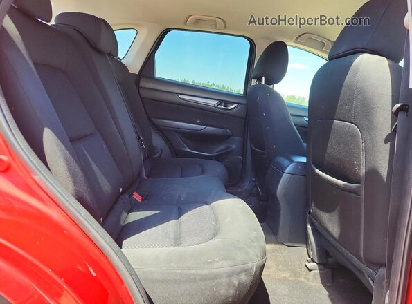 JM3KFBBL7J0438209 2018 MAZDA CX-5 Red Widok wnętrza z tyłu