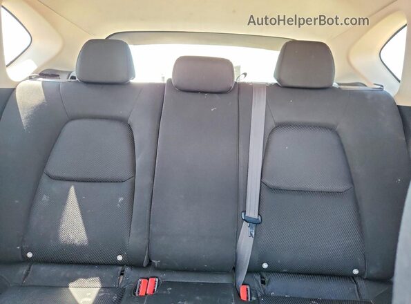 JM3KFBBL7J0438209 2018 MAZDA CX-5 Red Widok tylnych siedzeń