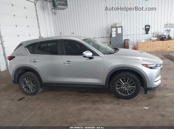 JM3KFBBM8J0337768 2018 MAZDA CX-5 Gray Widok wnętrza z tyłu