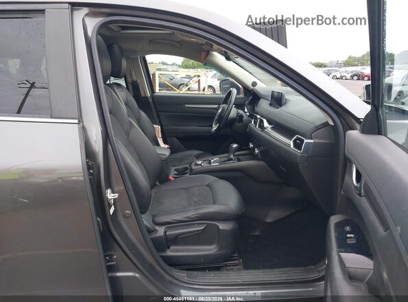JM3KFBCLXH0154565 2017 MAZDA CX-5 Gray Front interior view