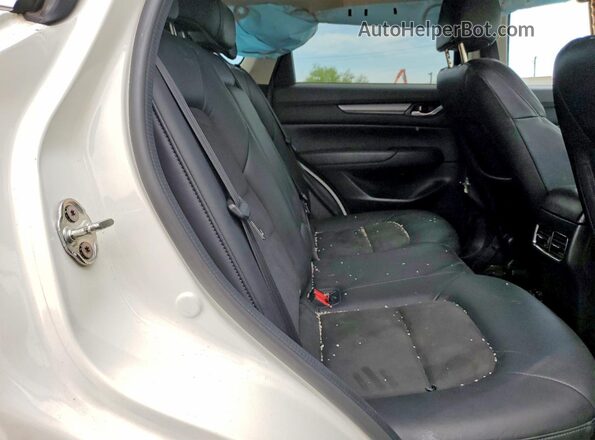 JM3KFBCM1L0840754 2020 MAZDA CX-5 White Widok wnętrza z tyłu