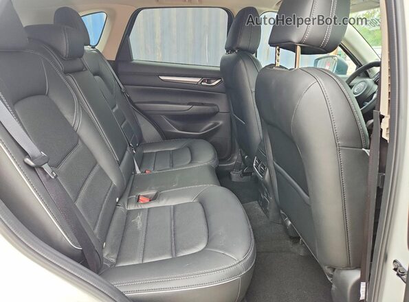 JM3KFBCM6S0742706 2025 MAZDA CX-5 White Widok wnętrza z tyłu