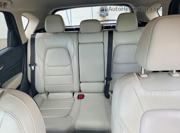 JM3KFBDM3M1499528 2021 MAZDA CX-5 Gray Widok tylnych siedzeń