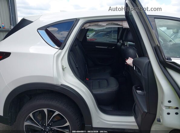 JM3KFBDM9N1588361 2022 MAZDA CX-5 White Vista de la etiqueta del VIN