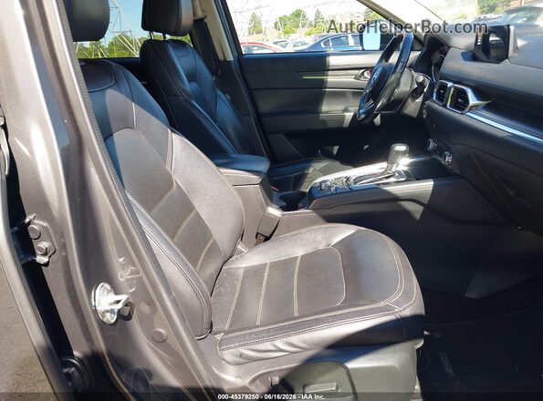 JM3KFBDMXJ0457312 2018 MAZDA CX-5 Gray Widok wnętrza z przodu