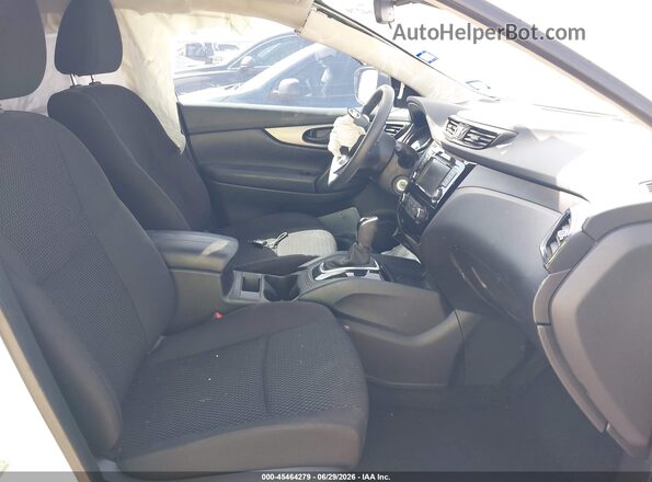 JN1BJ1AW2NW472559 2022 NISSAN ROGUE White Front interior view
