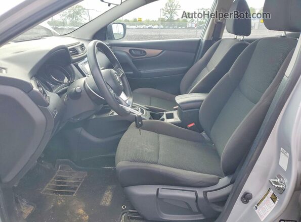 JN1BJ1CP0KW214932 2019 NISSAN ROGUE Silver Front interior view