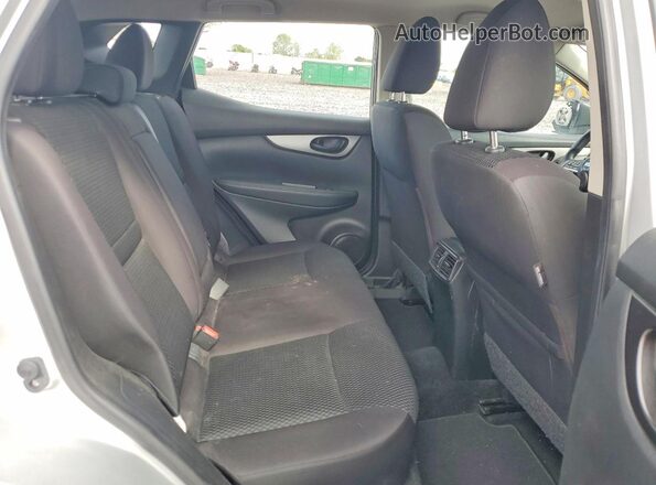JN1BJ1CP0KW214932 2019 NISSAN ROGUE Silver Rear interior view
