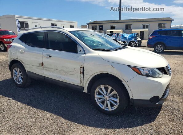 JN1BJ1CP3HW013129 2017 NISSAN ROGUE White Front right