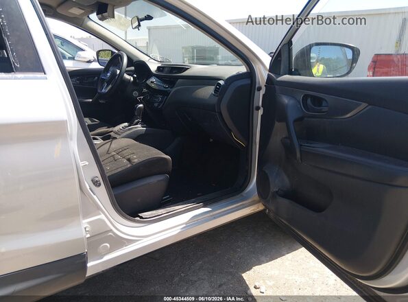 JN1BJ1CP3KW525786 2019 NISSAN ROGUE Серебряный Вид салона спереди
