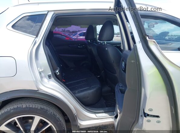 JN1BJ1CP4HW017416 2017 NISSAN ROGUE Silver Vista de la etiqueta del VIN