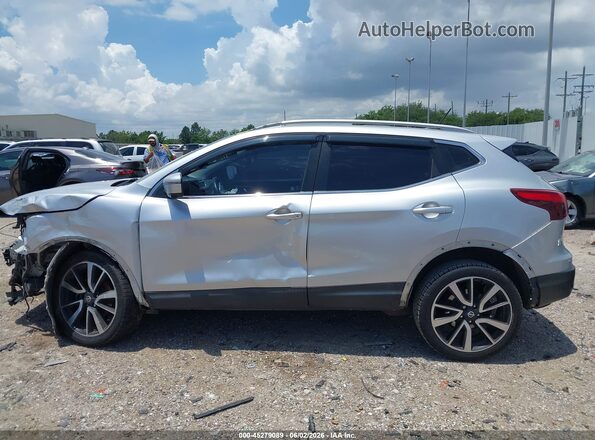JN1BJ1CP4HW017416 2017 NISSAN ROGUE Silver 