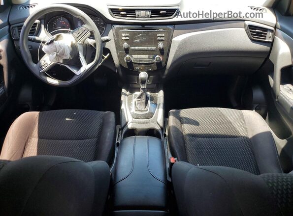 JN1BJ1CP4HW024995 2017 NISSAN ROGUE Silver Dashboard view