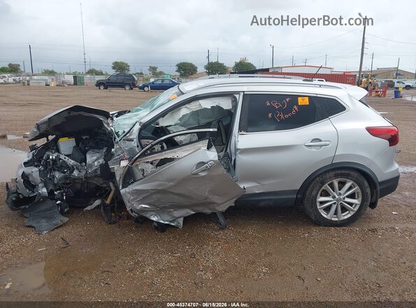 JN1BJ1CP4JW153924 2018 NISSAN ROGUE Silver Vista interior trasera