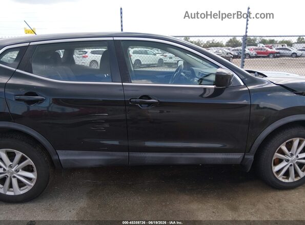 JN1BJ1CP5HW028134 2017 NISSAN ROGUE Black Rear interior view