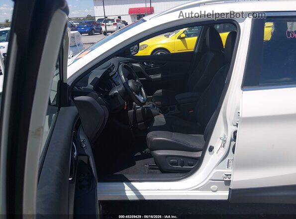 JN1BJ1CP6HW005008 2017 NISSAN ROGUE White 