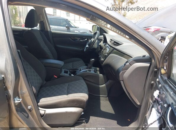 JN1BJ1CP7HW004255 2017 NISSAN ROGUE Gray Вид салону спереду
