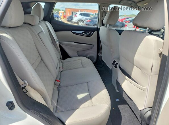 JN1BJ1CP8JW107660 2018 NISSAN ROGUE White Вид задніх сидінь