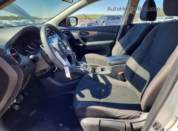 JN1BJ1CPXHW009076 2017 NISSAN ROGUE Silver Вид салону спереду