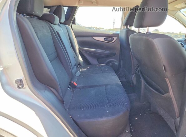 JN1BJ1CPXHW009076 2017 NISSAN ROGUE Silver Вид задньої частини салону