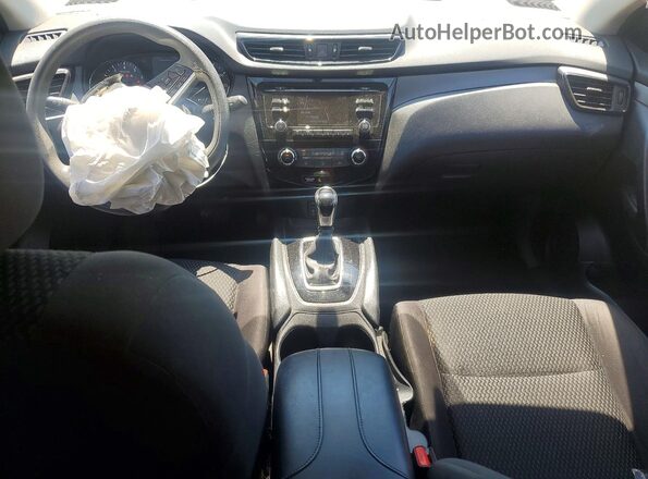 JN1BJ1CPXHW032955 2017 NISSAN ROGUE Maroon Dashboard view
